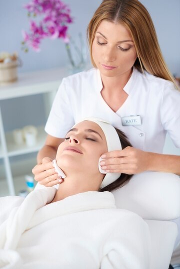 Klinik Cilt Bakımı Neden Yapılmalı? Faydaları Neler?